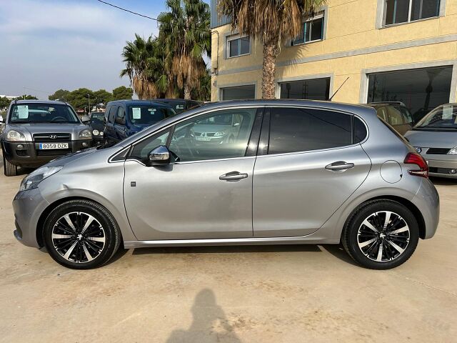 PEUGEOT 208 TECH 1.2 PURETECH AUTO SPANISH LHD IN SPAIN 11000 MILES SUPER 2019